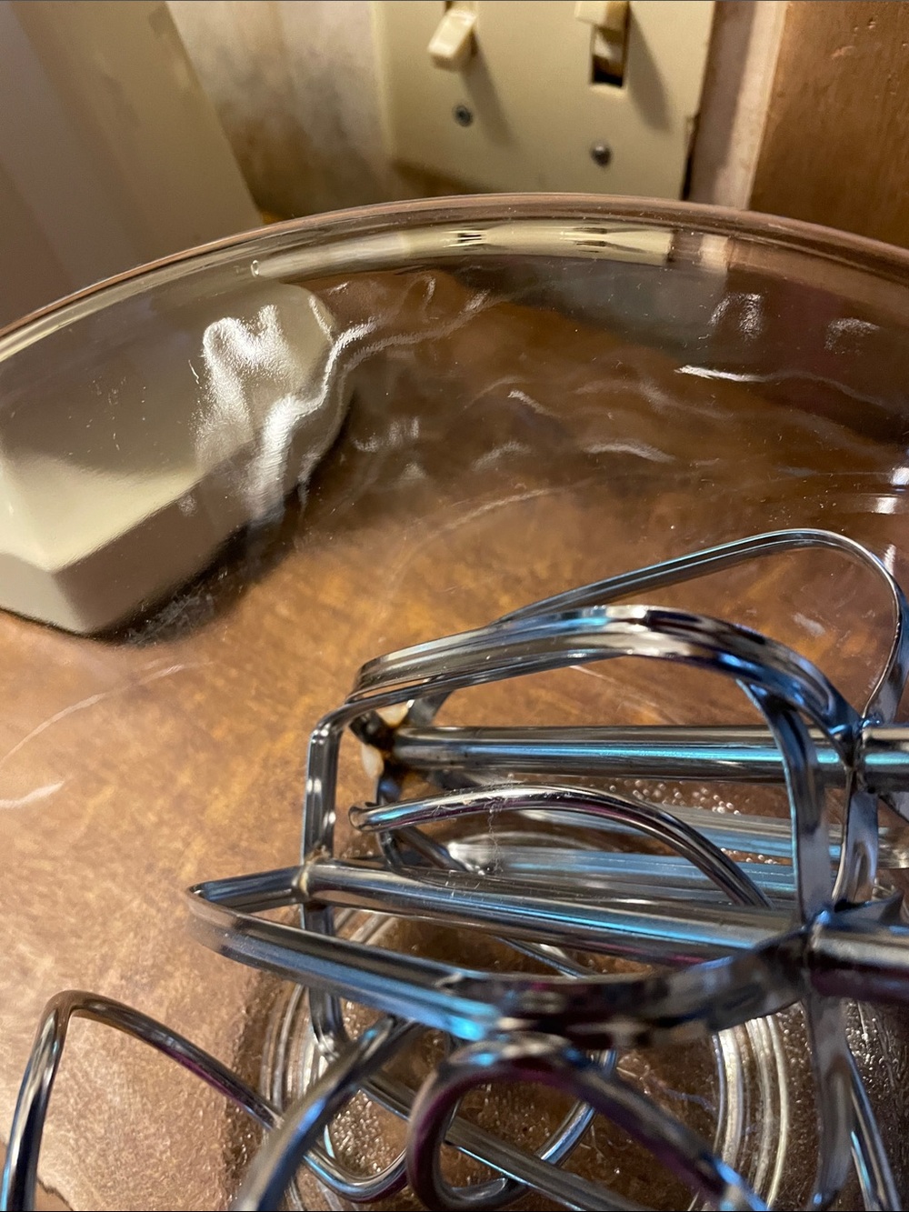 Vintage Sunbeam Mixmaster Stand Mixer in Cream and Brown - Picture 7 of 11